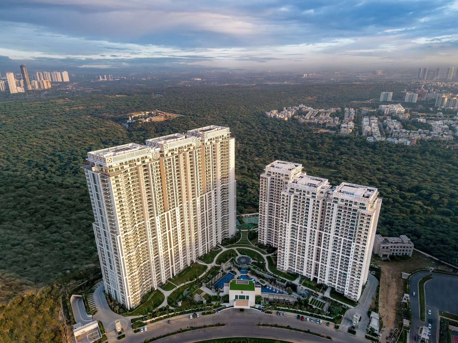 Ultra luxury apartments Golf Course Road - DLF Crest