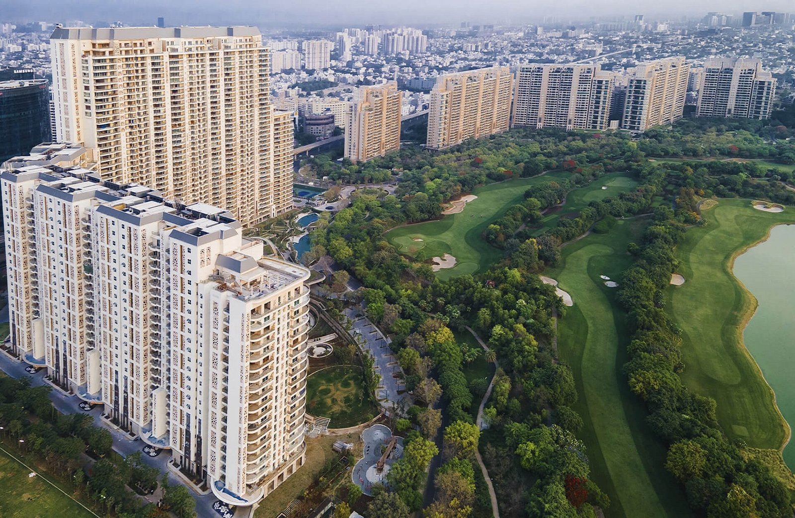 Golf Course Road luxury apartments - DLF Dahlias