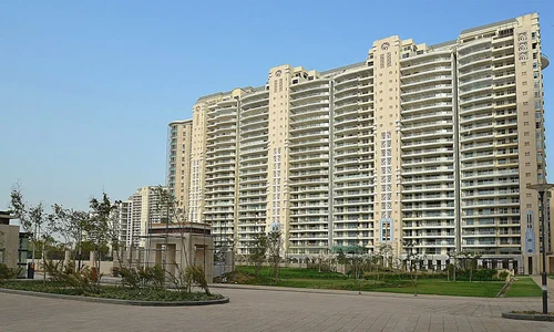 DLF Magnolias Sector 42 - Premium Golf Course Road residences